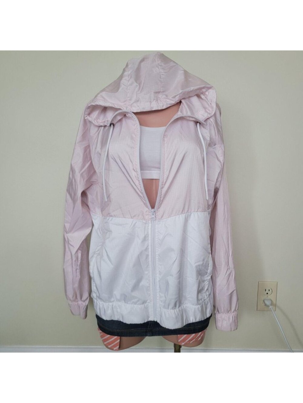 Sporty Y2K Polyester Zipper Pocket Utility Hooded Windbreaker (L)
